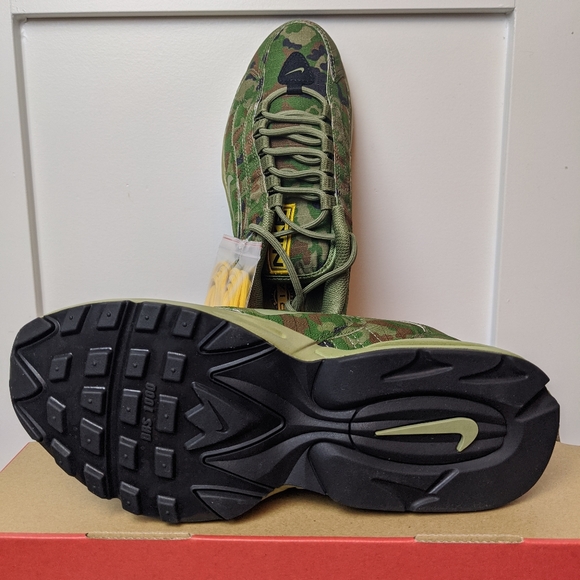 Nike Shoe - Picture 5 of 8